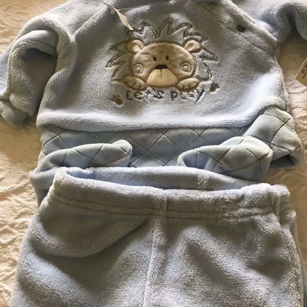 NWT Vitamin D Two pc Blue Velour Playset Lion set. Size 3 month. Snap top Footed